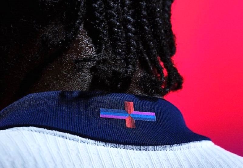 جنجال بر سر لباس تیم فوتبال انگلیس؛ رهبر حزب کارگر خواستار تغییر در طراحی صلیب سنت جورج شد