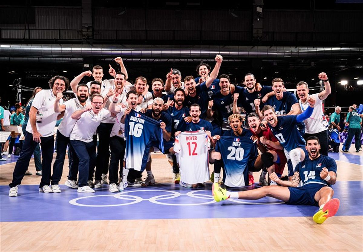  اعتراض قهرمان والیبال المپیک در مراسم اهدای مدال 