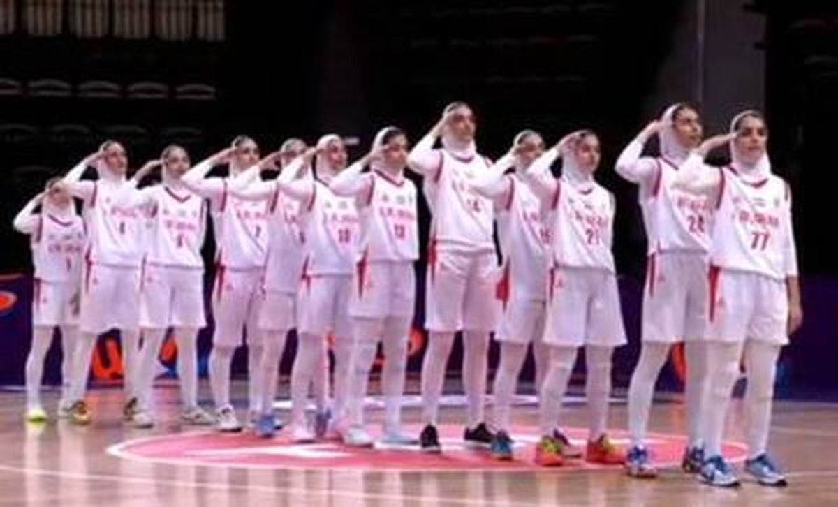 ببینید/ سلام نظامی دختران بسکتبالیست ایران به پرچم وطن در رقابت‌های کاپ آسیا