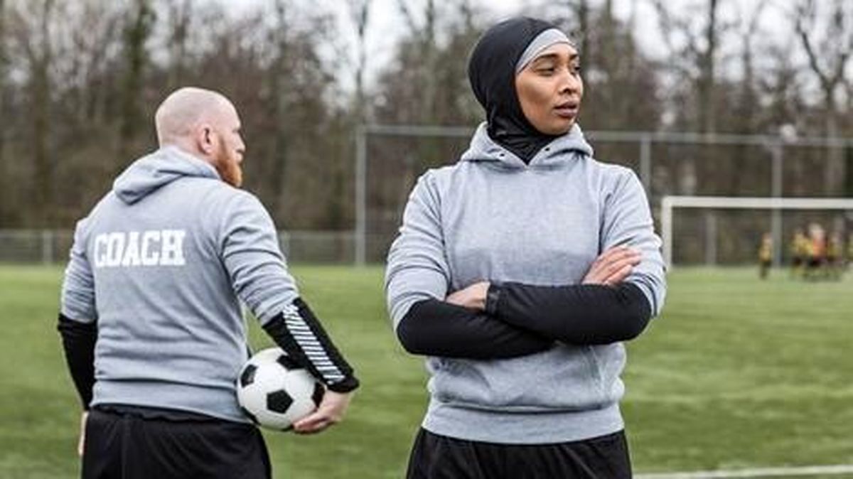 موافقت شورای کشوری فرانسه با لغو ممنوعیت حجاب زنان در زمین‌های فوتبال